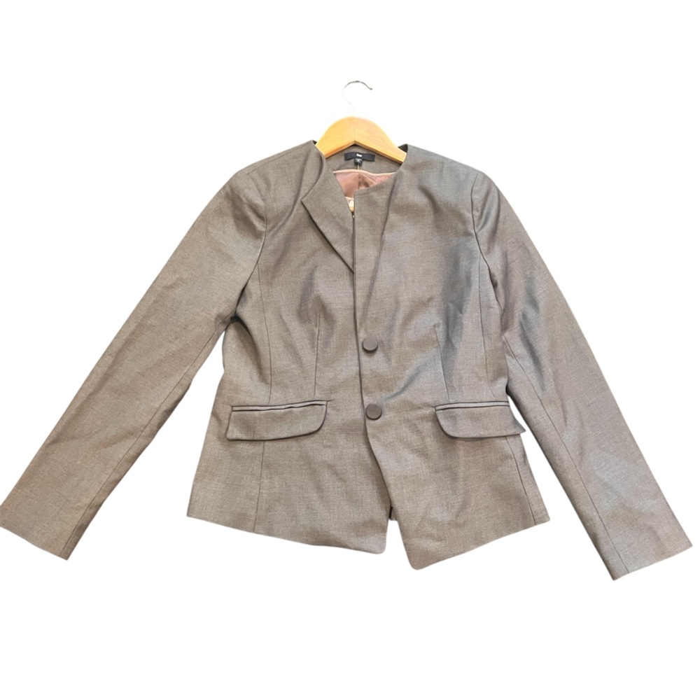 NWT GAP Gray Blazer with Collared Neckline and Relaxed Fit